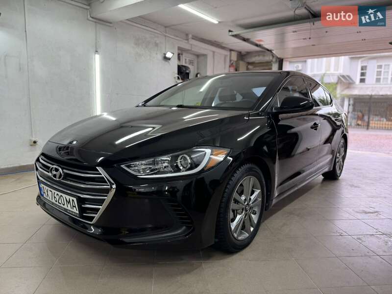 Седан Hyundai Elantra 2017 в Черновцах