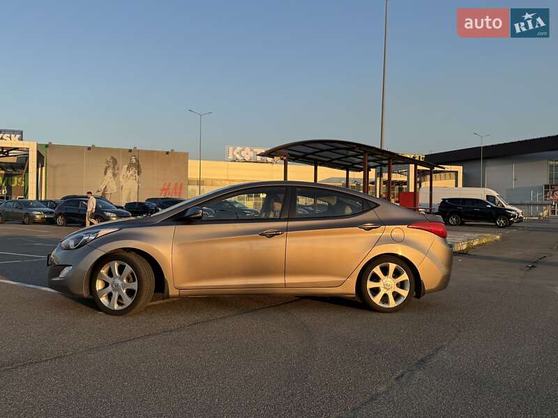 Седан Hyundai Elantra 2012 в Киеве