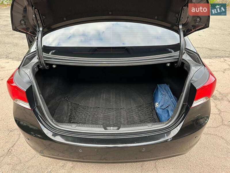 Седан Hyundai Elantra 2012 в Чернигове