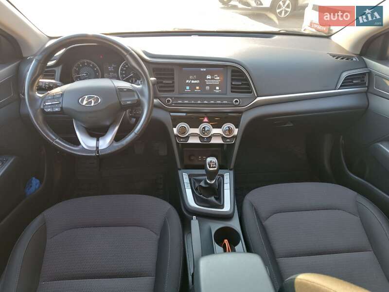 Седан Hyundai Elantra 2019 в Полтаве