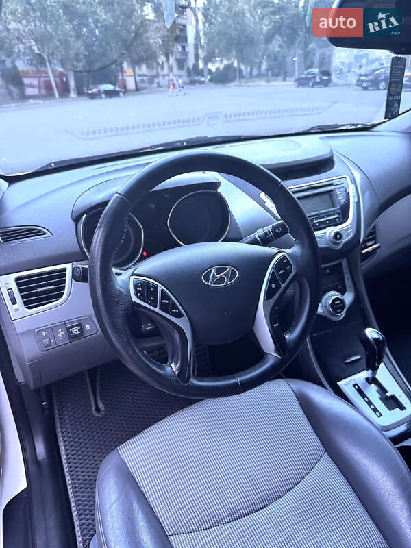 Седан Hyundai Elantra 2012 в Николаеве