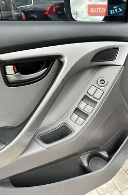 Седан Hyundai Elantra 2013 в 