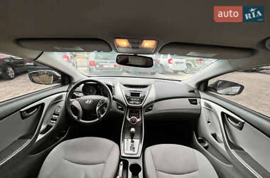 Седан Hyundai Elantra 2013 в 