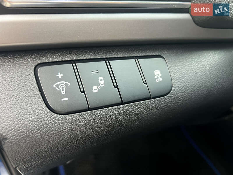 Седан Hyundai Elantra 2017 в Ивано-Франковске