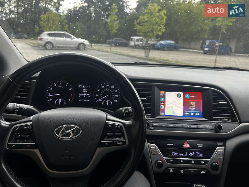 Седан Hyundai Elantra 2017 в Ивано-Франковске