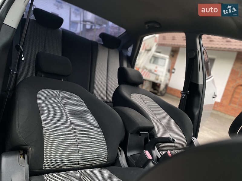 Седан Hyundai Elantra 2011 в Дрогобыче