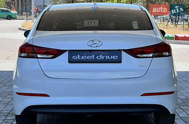 Седан Hyundai Elantra 2016 в 
