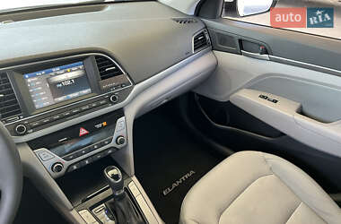 Седан Hyundai Elantra 2016 в 