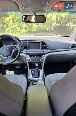 Седан Hyundai Elantra 2017 в 