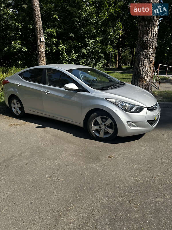 Hyundai Elantra 2012