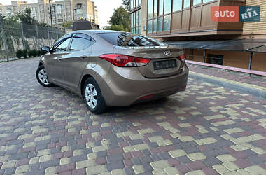 Седан Hyundai Elantra 2013 в 