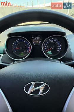 Седан Hyundai Elantra 2012 в 