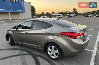 Седан Hyundai Elantra 2013 в 