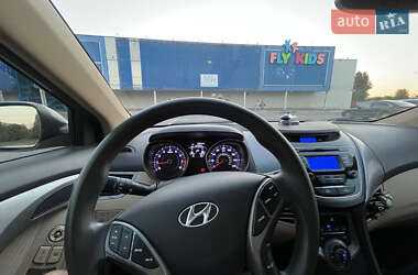 Седан Hyundai Elantra 2013 в 