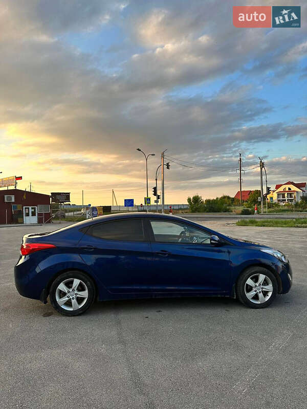 Седан Hyundai Elantra 2012 в Тернополе
