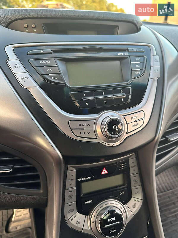 Седан Hyundai Elantra 2012 в Тернополе
