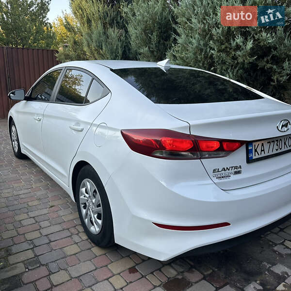 Седан Hyundai Elantra 2017 в Києві