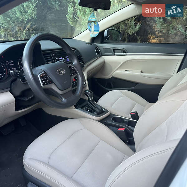 Седан Hyundai Elantra 2017 в Києві