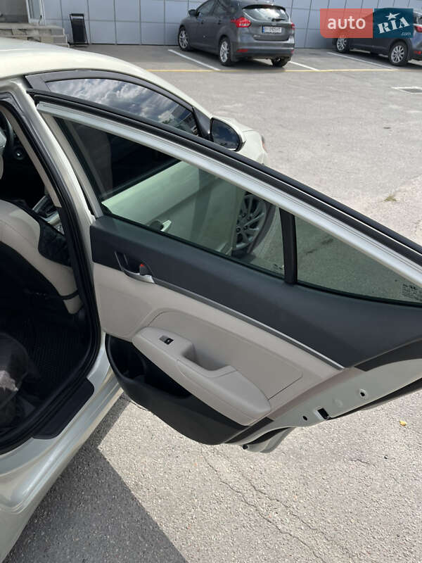 Седан Hyundai Elantra 2017 в Полтаве