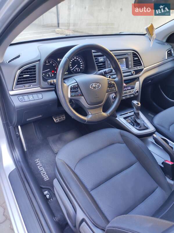 Седан Hyundai Elantra 2017 в Дрогобыче