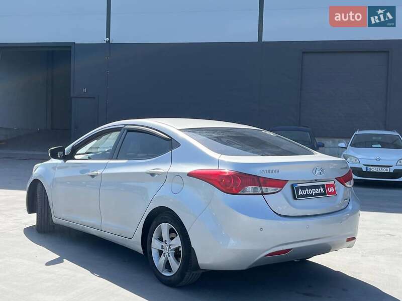 Седан Hyundai Elantra 2013 в Львове