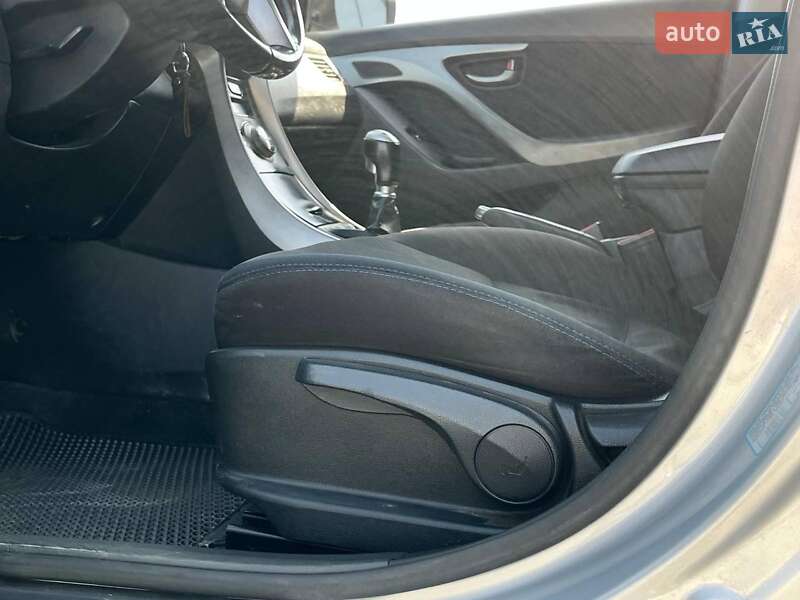 Седан Hyundai Elantra 2013 в Львове