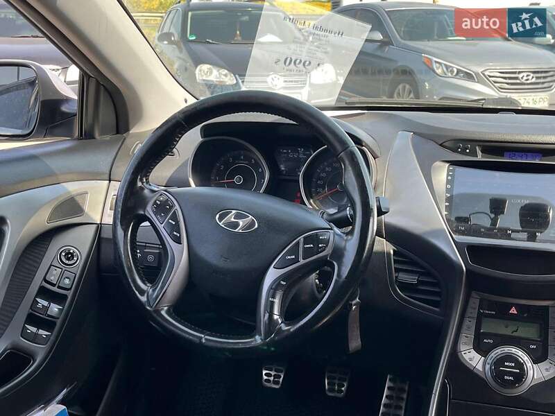 Седан Hyundai Elantra 2013 в Львове
