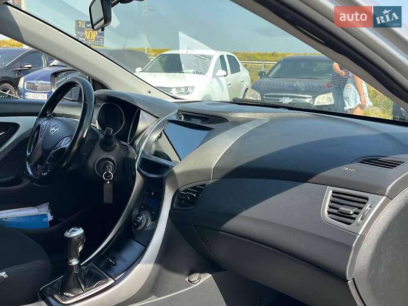 Седан Hyundai Elantra 2013 в Львове