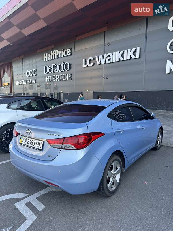 Седан Hyundai Elantra 2013 в Киеве