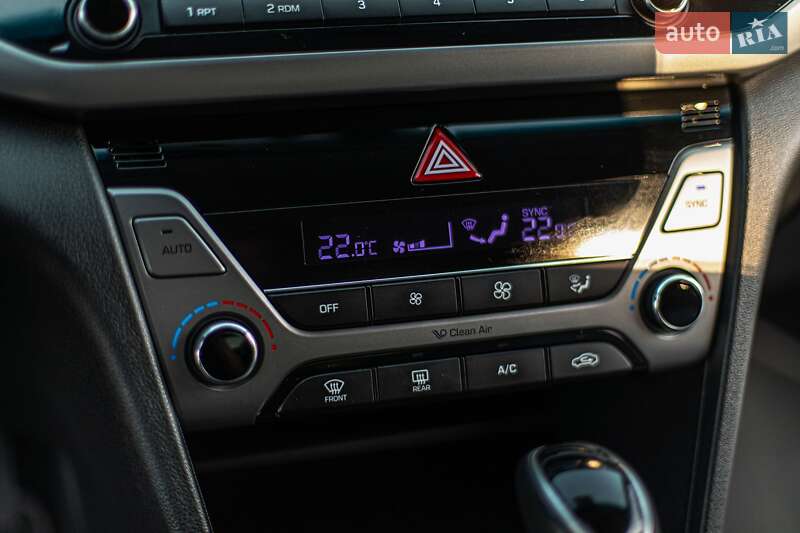 Седан Hyundai Elantra 2016 в Звягеле