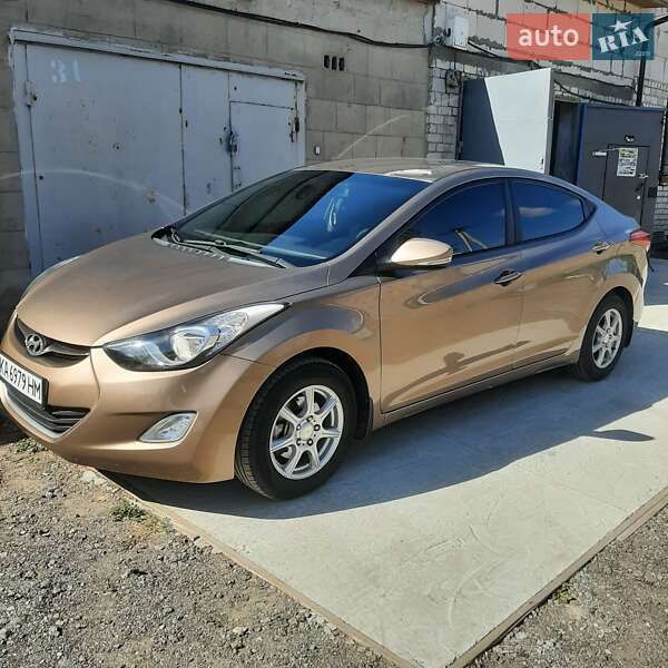 Седан Hyundai Elantra 2013 в Киеве