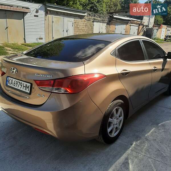 Седан Hyundai Elantra 2013 в Киеве