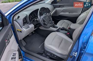 Седан Hyundai Elantra 2016 в 