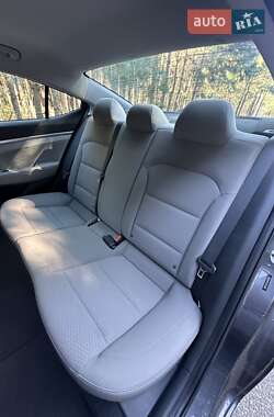 Седан Hyundai Elantra 2020 в 