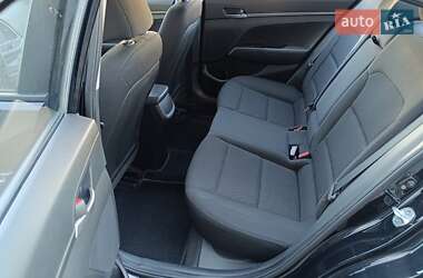 Хэтчбек Hyundai Elantra 2017 в 