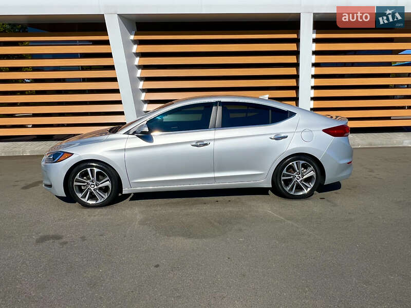 Седан Hyundai Elantra 2016 в Киеве