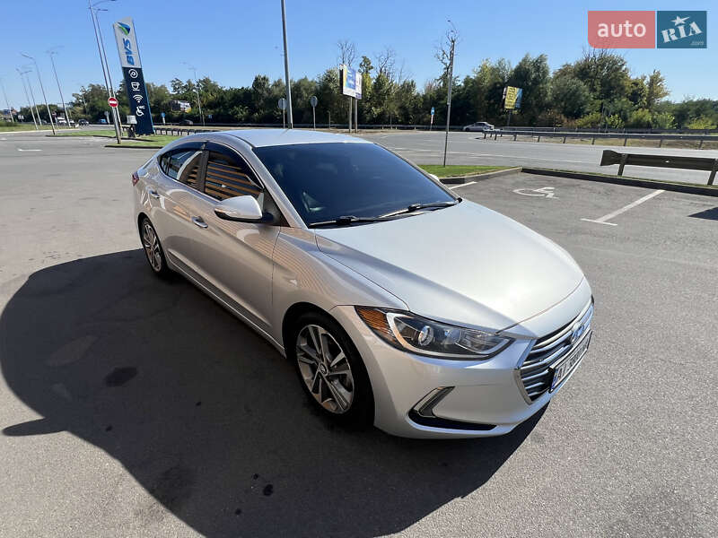 Седан Hyundai Elantra 2016 в Киеве