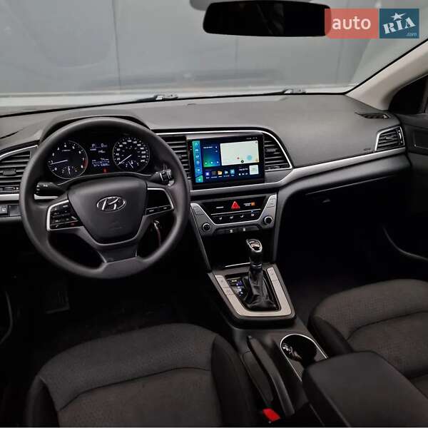 Седан Hyundai Elantra 2016 в Хмельницком