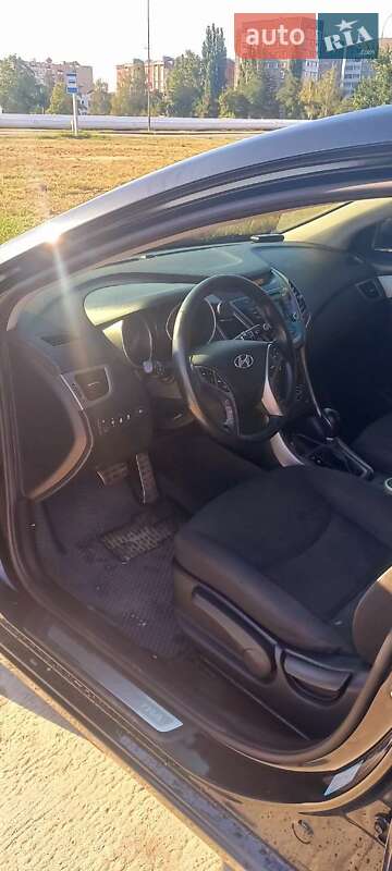 Седан Hyundai Elantra 2015 в Нетешине
