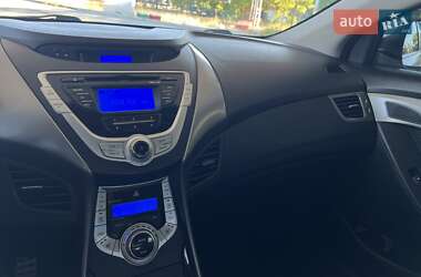 Седан Hyundai Elantra 2012 в 