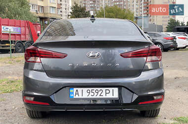 Седан Hyundai Elantra 2019 в 