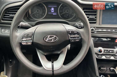 Седан Hyundai Elantra 2019 в 