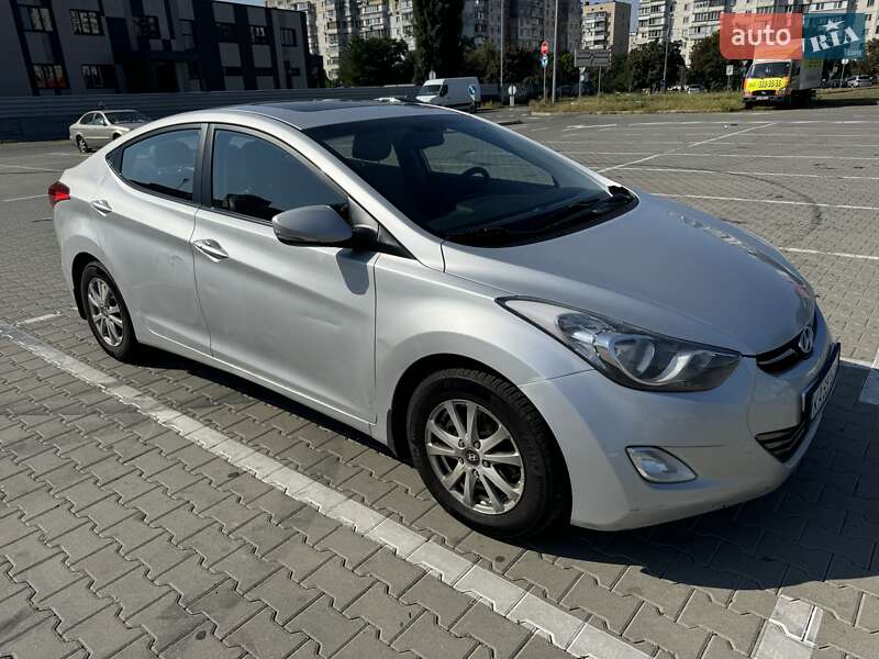 Седан Hyundai Elantra 2012 в Киеве