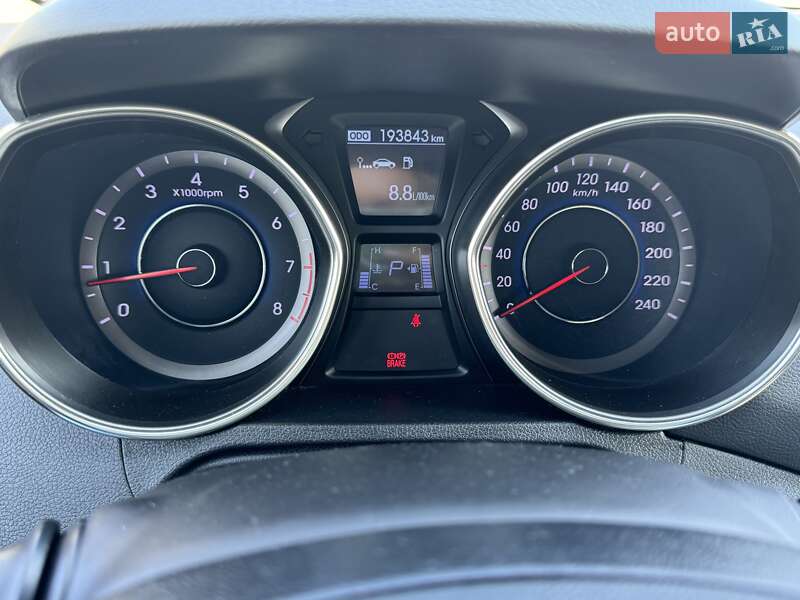 Седан Hyundai Elantra 2012 в Киеве