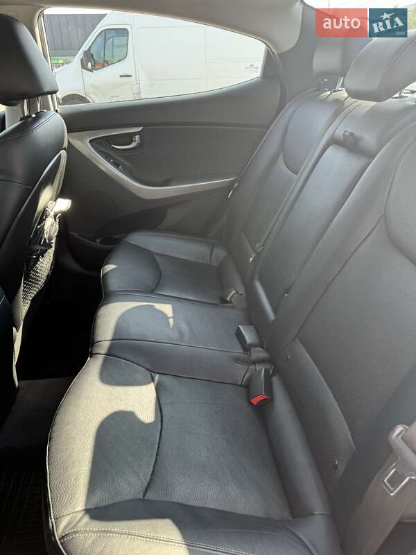 Седан Hyundai Elantra 2012 в Киеве