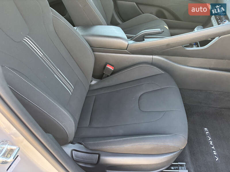 Седан Hyundai Elantra 2021 в Киеве