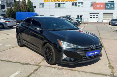 Седан Hyundai Elantra 2019 в 