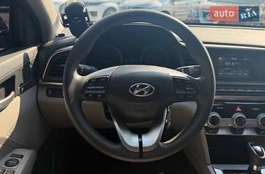 Седан Hyundai Elantra 2019 в 