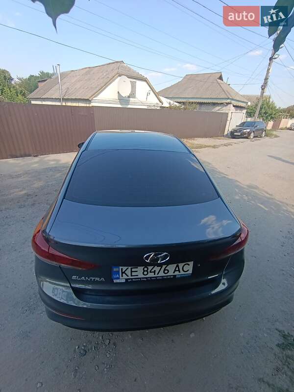 Седан Hyundai Elantra 2017 в Днепре