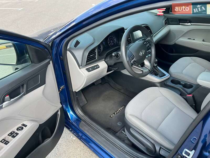Седан Hyundai Elantra 2019 в Киеве
